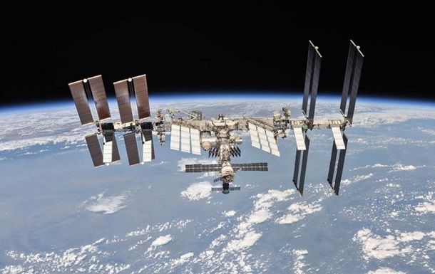 МКС грозит столкновение с американским спутником
