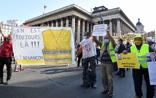  Жовті жилети  відновили протести: в Парижі були сутички з поліцією