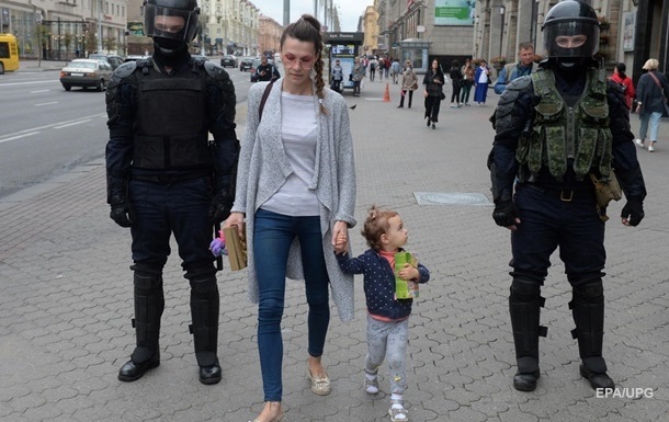 У Білорусі силовики шукають людей, які брали дітей на протести