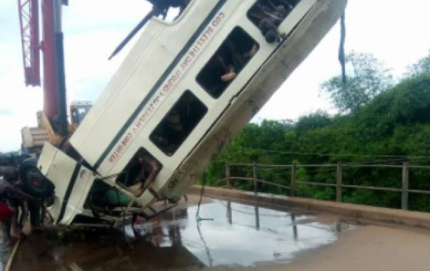 У Нігерії автобус упав в річку, 14 жертв - ЗМІ
