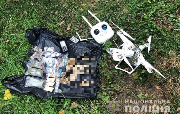 Копи перехопили дрон з наркотиками біля СІЗО у Києві