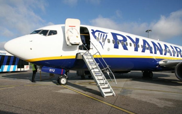 Ryanair тимчасово скасувала штрафи за перебронювання