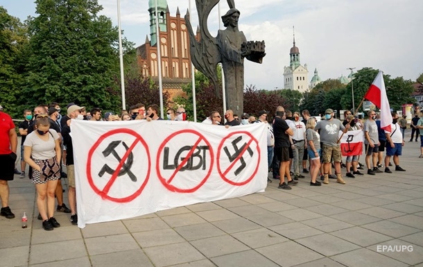 Суперечка через ЛГБТ-зони. Польща проти ЄС