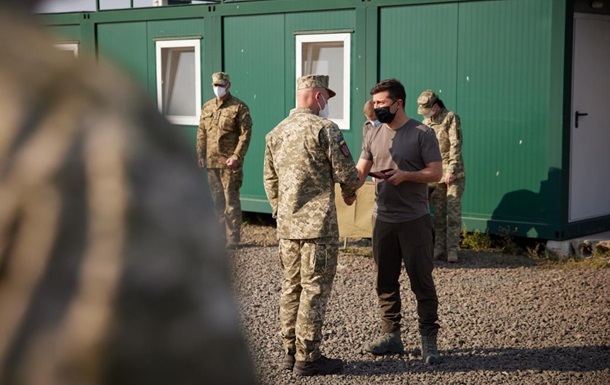 Зеленский посетил лагерь разведки на Донбассе