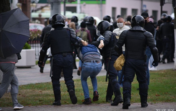 Белорусские силовики задержали более 300 митингующих - правозащитники