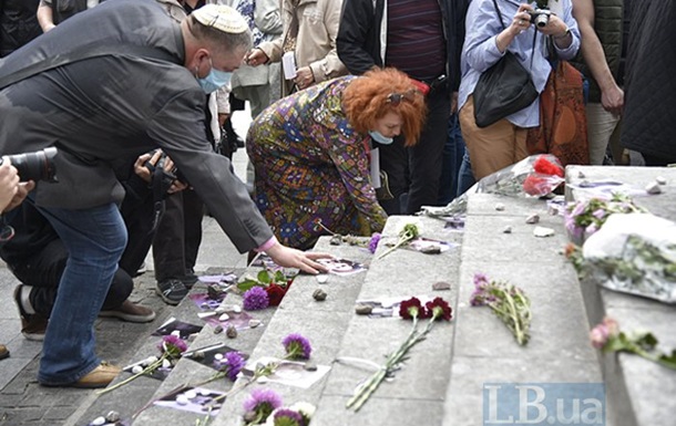 У Києві пройшов марш пам яті про трагедію Бабиного Яру