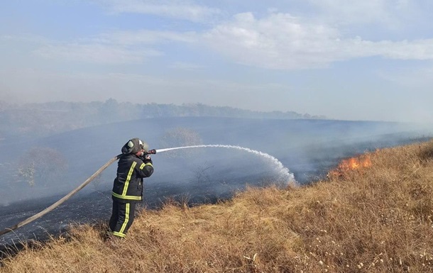 Пожежі на Луганщині розростаються