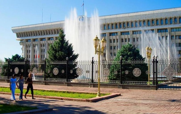 На парламентських виборах у Киргизстані лідирують провладні партії