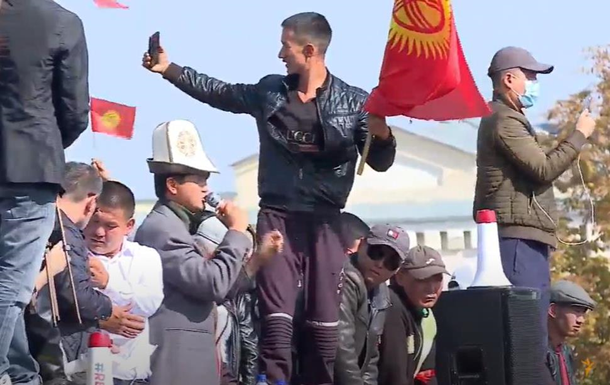 У столиці Киргизстану почалися масові протести