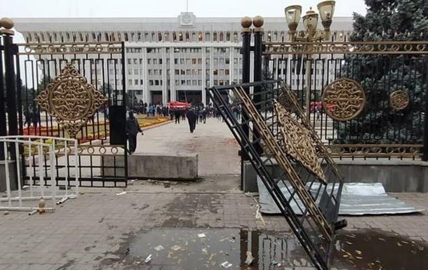 У Бішкеку показали наслідки пожежі в парламенті