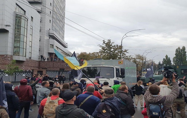 Суд залишив Антоненка під арештом, відбулися сутички