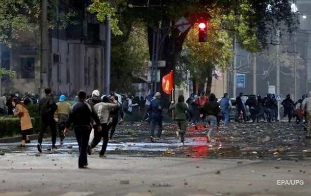 Протести в Бішкеку: кількість постраждалих перевищила 900