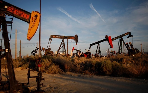 Нафта дорожчає на зниженні запасів у США