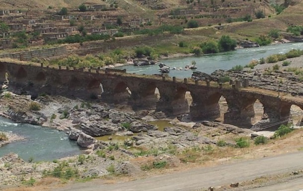 Нагірний Карабах: Азербайджан заявив про контроль над історичним мостом