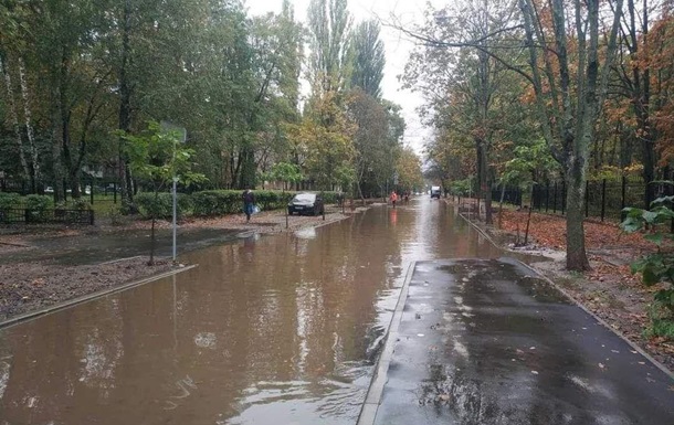 Через те, що Кличко ігнорує проблему зливовиків, Київ тоне при кожному дощі 