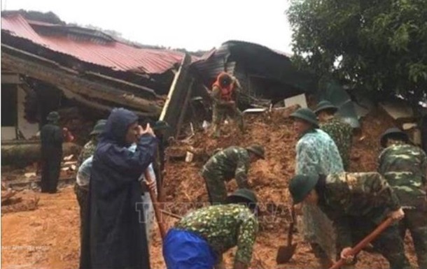 У В єтнамі зсув завалив будинок з десятками людей