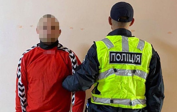 У Києві п яний чоловік намагався увірватися у відділення поліції