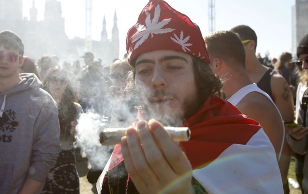 Канадці рятуються від COVID марихуаною