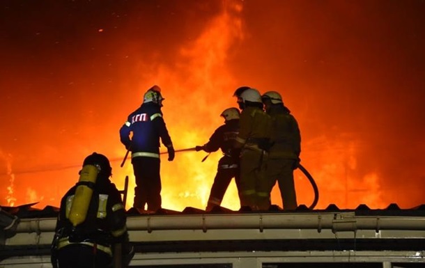 На Одещині виникла пожежа на території заводу