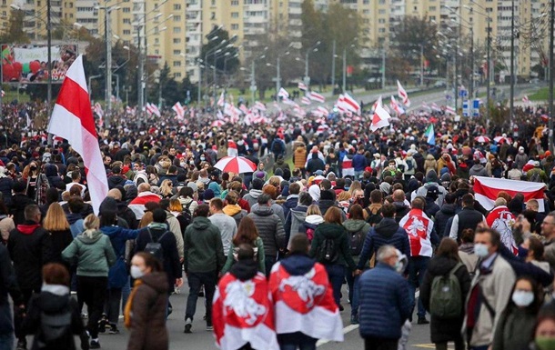 На улицы Минска вышли больше 100 тысяч человек
