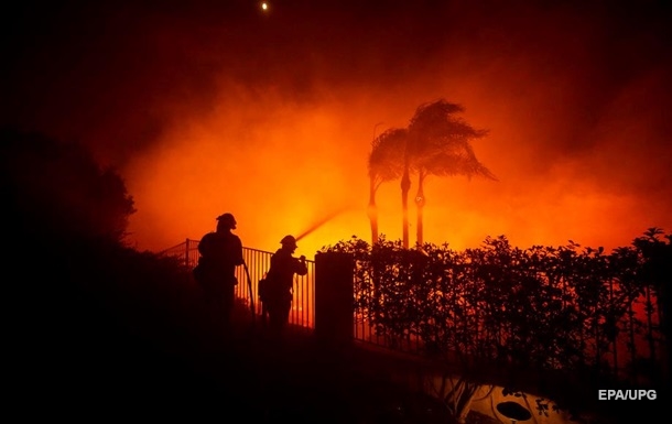 Пожежі в Каліфорнії: евакуйовано більше 100 тисяч людей