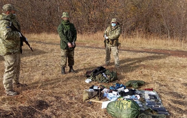 На кордоні росіянин у камуфляжі попросив притулку в Україні