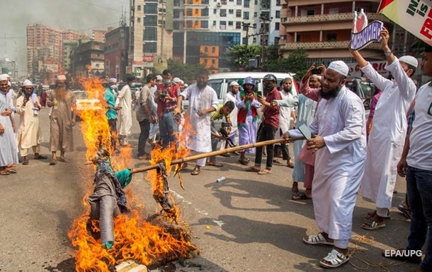 У Бангладеш спалахнули протести після слів Макрона