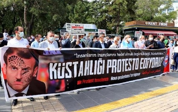 У Туреччині протести через слова Макрона про іслам