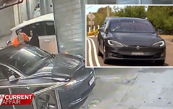 Власниця Tesla познущалася над викрадачами її авто