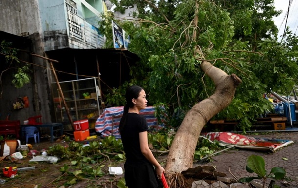На Вьетнам обрушился тайфун: десятки пропавших без вести