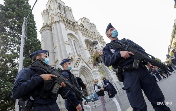 У Франції заявили про нову спробу теракту біля церкви