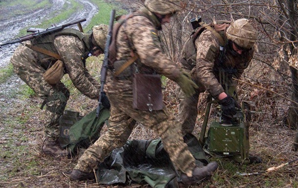 На Донбассе ранен украинский военный