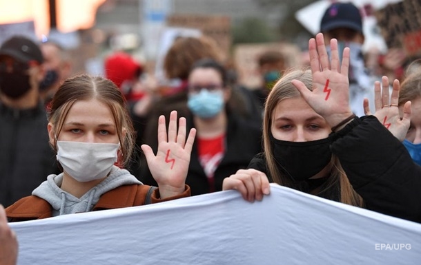 Польща відклала посилення закону про заборону абортів