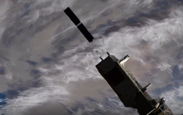 С борта МКС запустили семь спутников