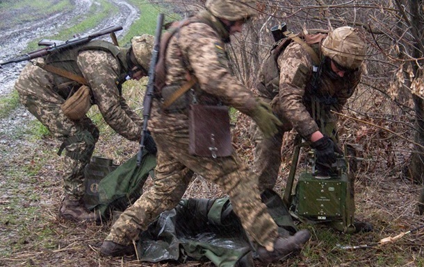 На Донбасі загострення, поранений військовий