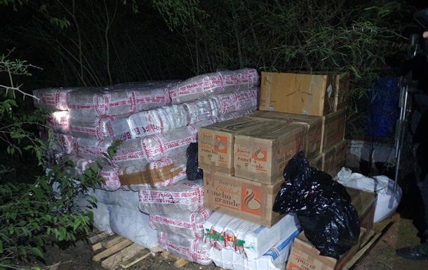 У Мексиці тонни наркотиків знайшли біля кладовища