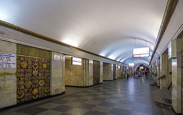В Киеве станцию метро Крещатик закрывали из-за  минирования 