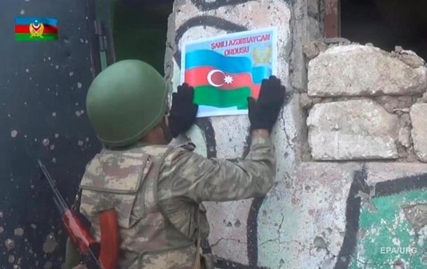 У Баку заявили про відступ вірменської армії з позицій у Карабасі