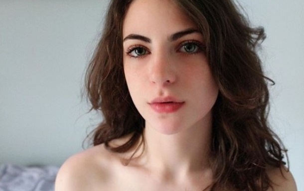 Занадто красива: модель заблокували в Tinder через популярні фото