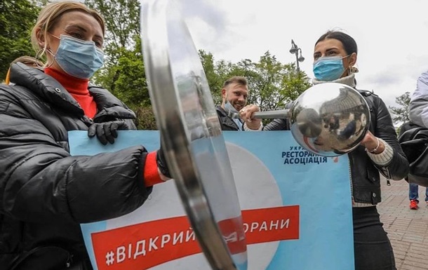 В Украине протестуют из-за карантина выходного дня
