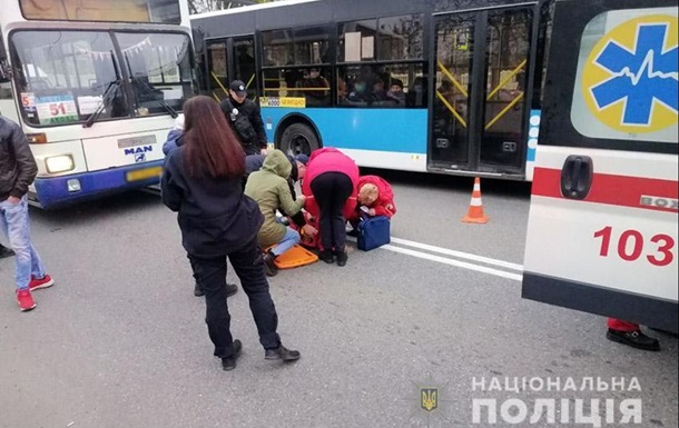 В Хмельницком автобус сбил детей на переходе