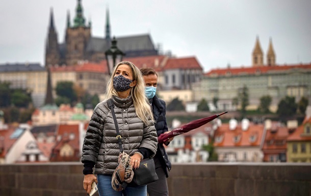У Чехії суд скасував обов язок носити маски на вулиці
