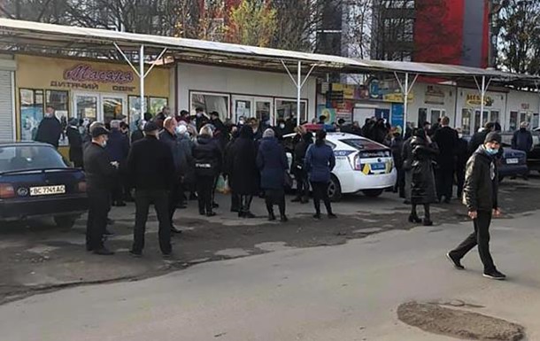 У Львові поліція блокує роботу ринків
