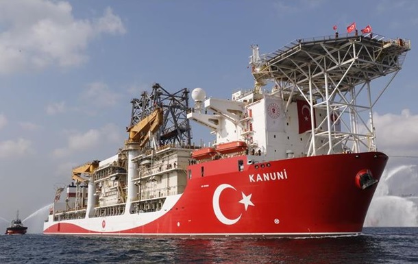 В Черное море прибыло еще одно буровое судно Турции