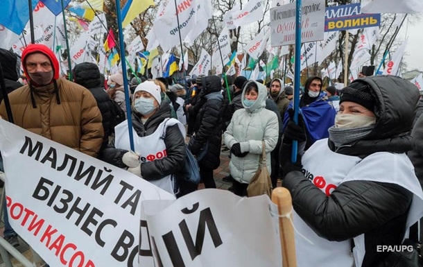 Протестующие под Радой договорились с нардепами