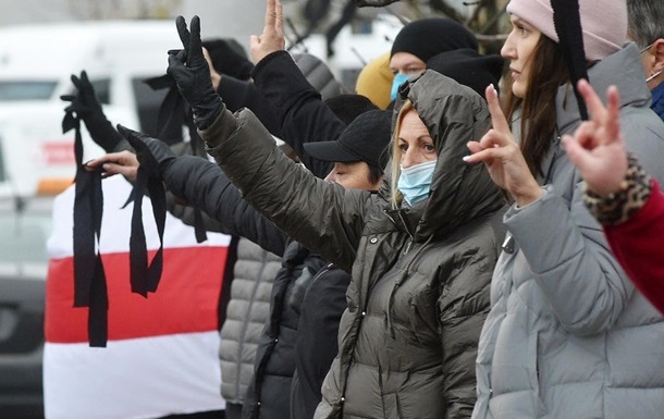 Понад 140 письменників Білорусі вимагають припинити масові репресії