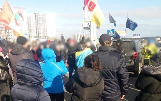 В Одесі протестувальники проти карантину вихідного дня перекрили дорогу