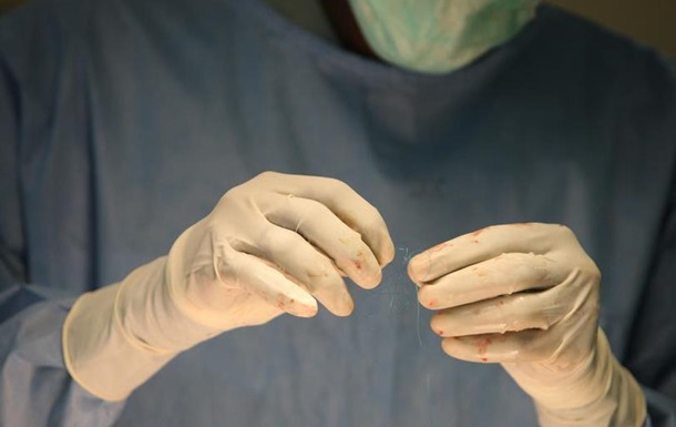 Коронавірус загрожує виробництву хірургічних гумових рукавичок