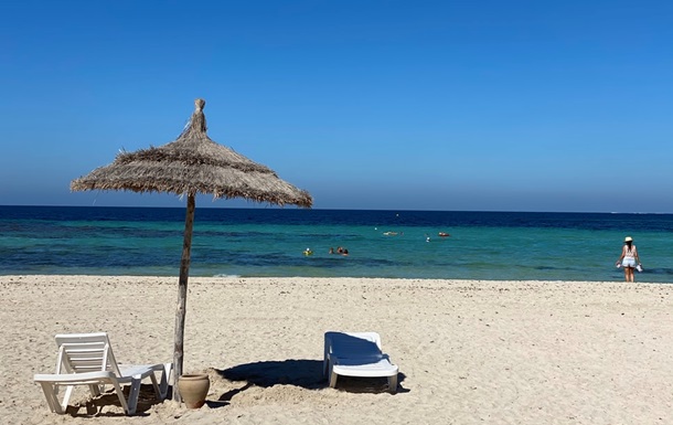 Власти Туниса отменили обязательный карантин для организованных туристов