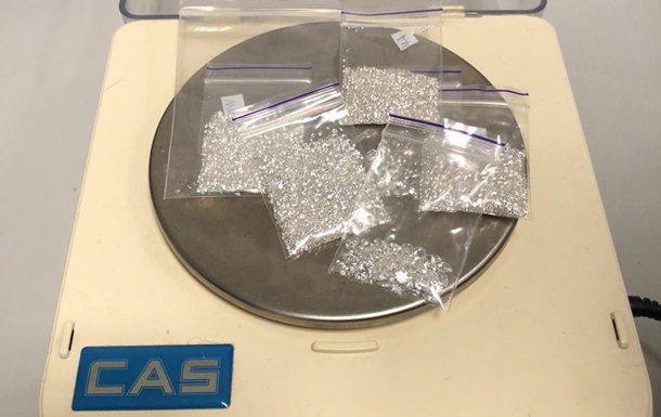 В аэропорту Киева у пары контрабандистов нашли в трусах бриллианты
